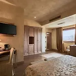 Borgo Lanciano & 4* Castelraimondo