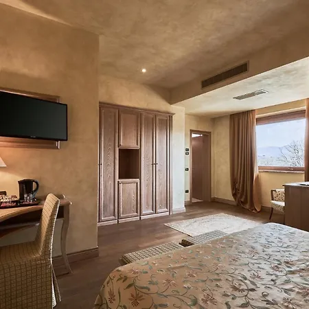 Borgo Lanciano & 4* Castelraimondo