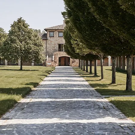 Borgo Lanciano & 4* Castelraimondo