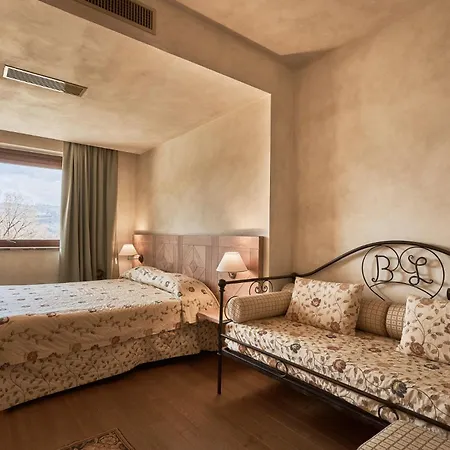 Borgo Lanciano & 4* Castelraimondo