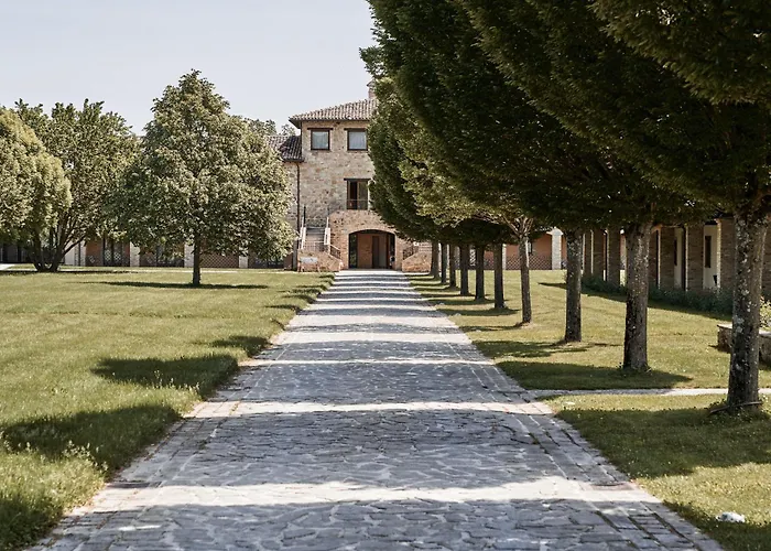 Borgo Lanciano 4* Castelraimondo